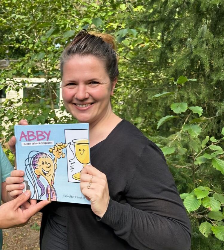 Carolijn maakte het boekje Abby is een tekenkampioen als dank voor de zorg die zij kreeg bij zorgorganisatie SEIN.